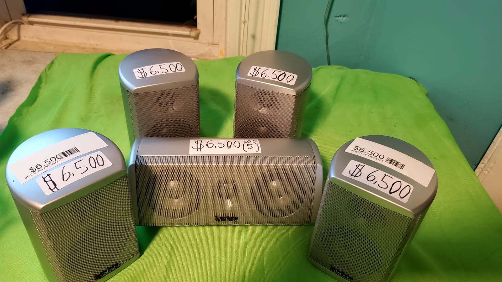 Infinity Juego de 5 Bocinas de Audio — Color Plata (Usado)