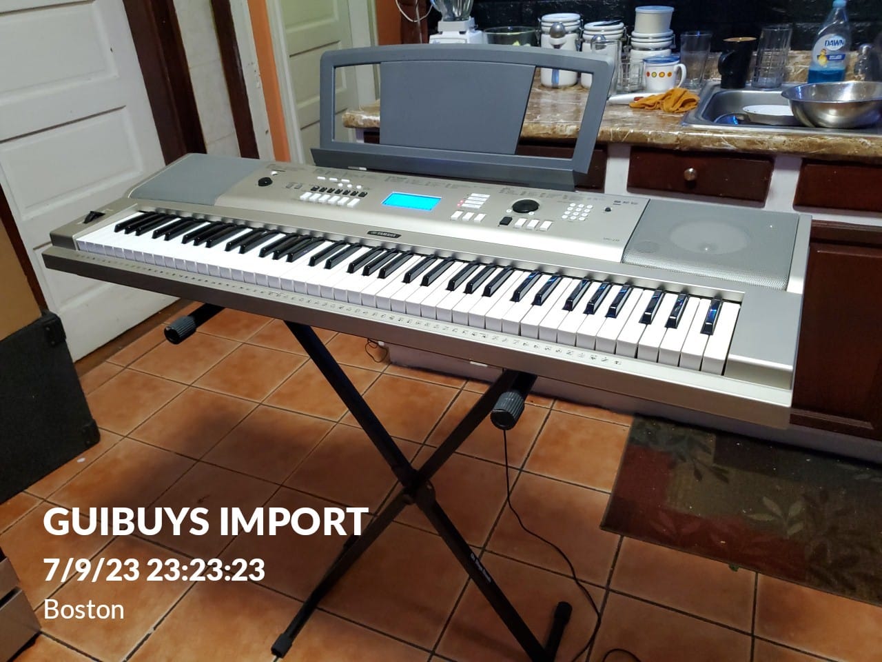Yamaha YPG-235 — Teclado 76 teclas con base (usado)